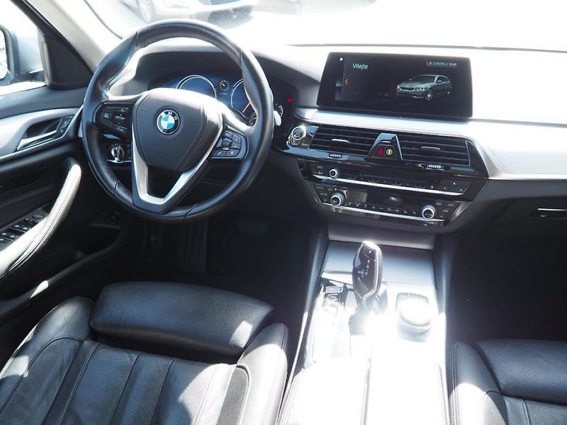 BMW Řada 5 (2018) 520d xDrive, HeadUp, Key - fotka 18 z 41
