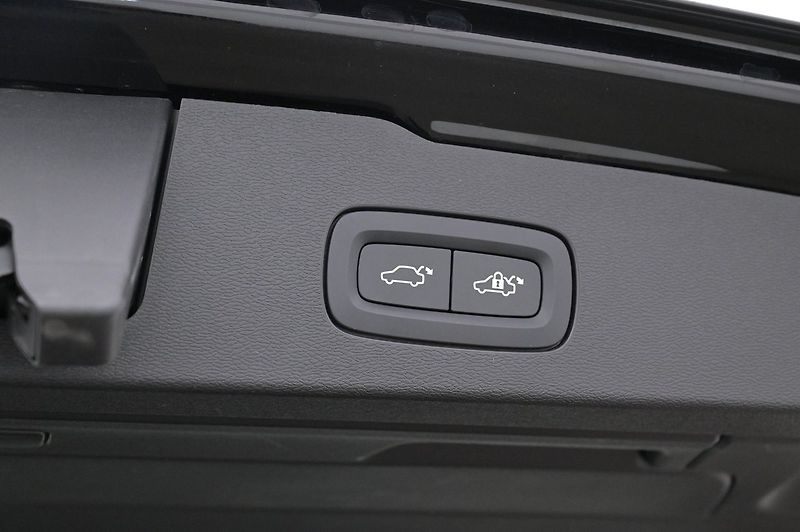 Volvo V60 Recharge T6 AWD Core Bright - fotka 21 z 22