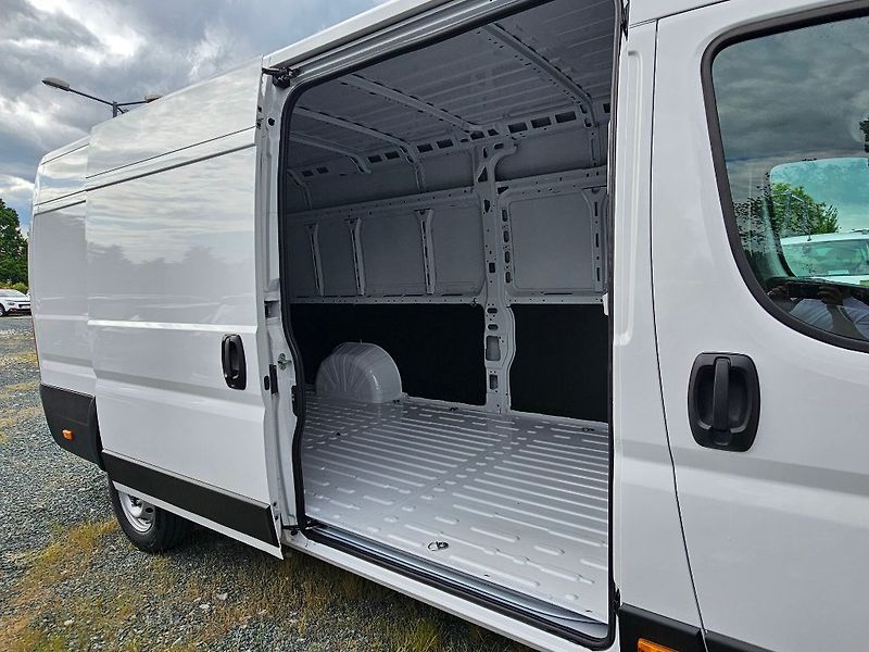 Opel Movano (2026) 3 500 ELECTRIC L4H2 200 kW - fotka 3 z 8