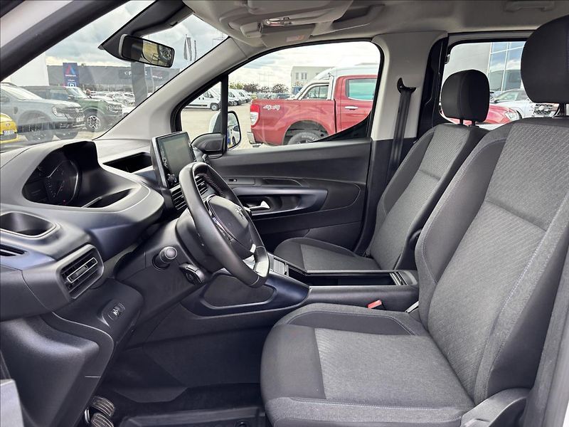 Peugeot Rifter 1,5 Bluehdi 75kW Allure - fotka 25 z 39