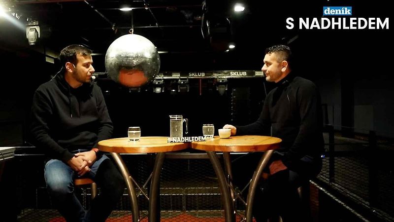 Hostem moderátora Romana Štěpánka byl tentokrát výkonný ředitel inzertního auto-moto webu TipCars Marek Knieža (na snímku vlevo).