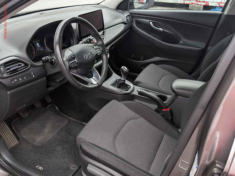 Hyundai i30 (2022) 1.5 T-GDi, 1.maj,ČR, STK7/28 - fotka 9 z 17