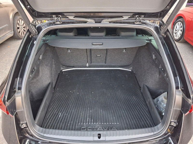 Škoda Octavia (2023) Combi SportLine DSG 4x4 2,0TDi - fotka 8 z 35