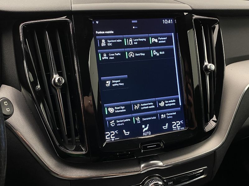 Volvo XC60 D4 AWD R-DESIGN AUT - fotka 34 z 44