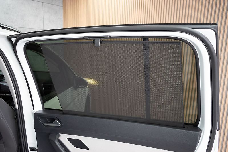 Volkswagen Touran 1.5 TSI TAŽNÉ*7.MÍST*DPH*ČR 1M - fotka 18 z 46