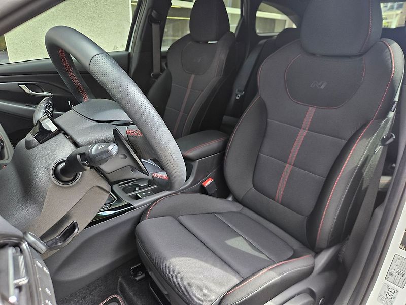 Hyundai i30 1,6 T-GDi 110kW, N-Line, 1.maj - fotka 12 z 36