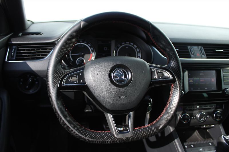 Škoda Octavia RS 2.0 TDI 135kW XENONY ČR - fotka 17 z 26