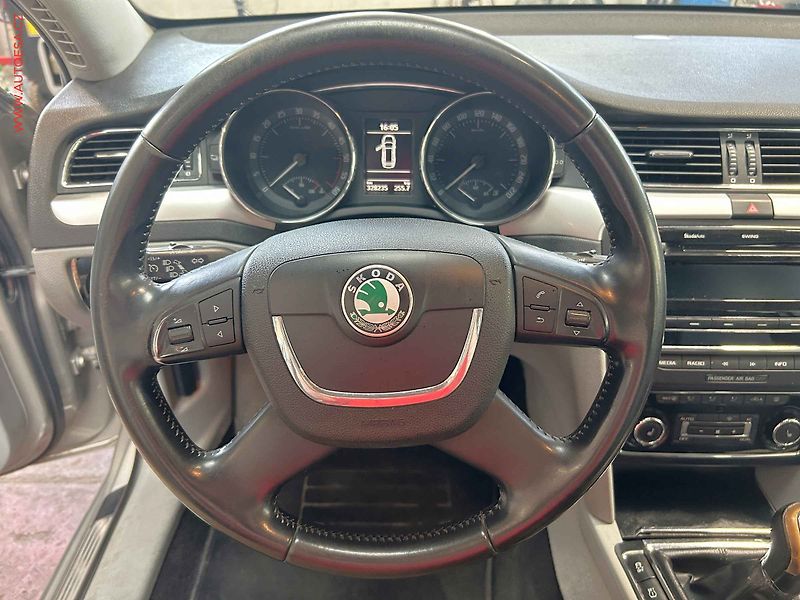 Škoda Superb (2012) 2.0 TDI 4x4, ČR, DSG, výhřev - fotka 15 z 15