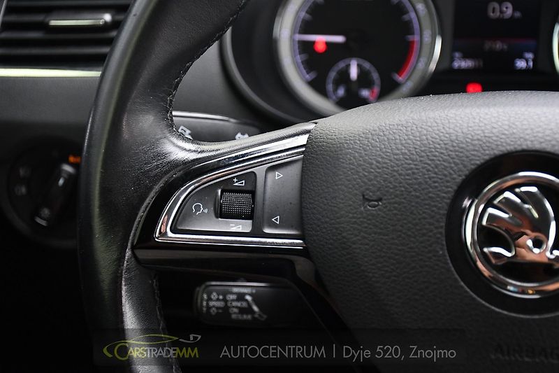 Škoda Octavia 2.0TDi STYLE EXTRA TAŽNÉ - fotka 29 z 47