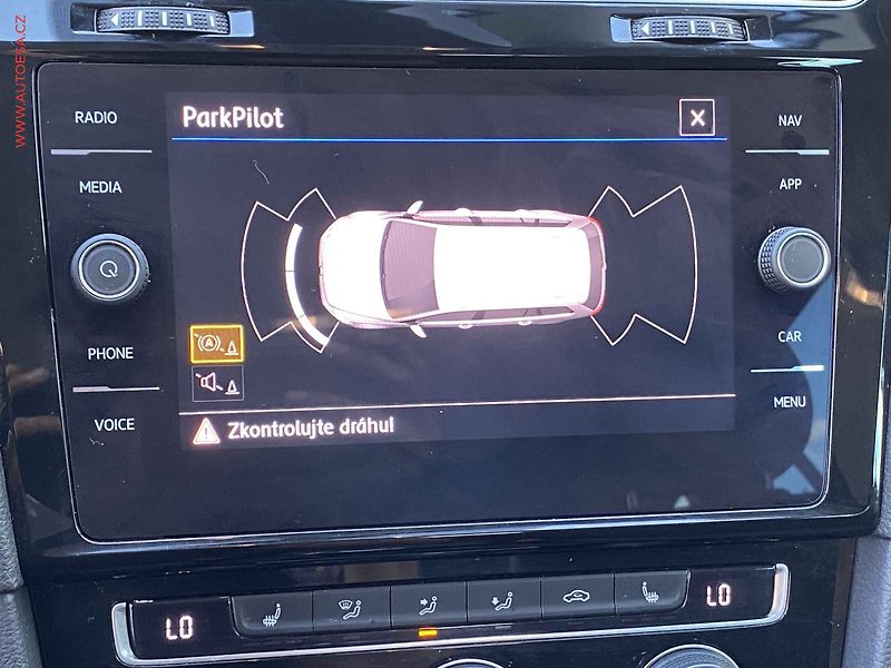 Volkswagen Golf (2019) 1.6TDi, Navi, LED - fotka 17 z 18