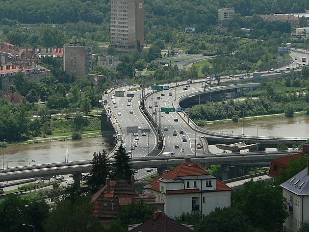 Úsek Barrandovského mostu je nejfrekventovanější silnicí v České republice., zdroj: Wikimedia Commons, Lovacz, volné dílo