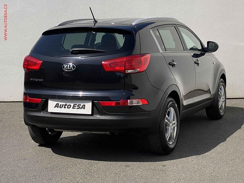 Kia Sportage (2015) 1.6 GDi, AC, výhřev sed - fotka 4 z 14