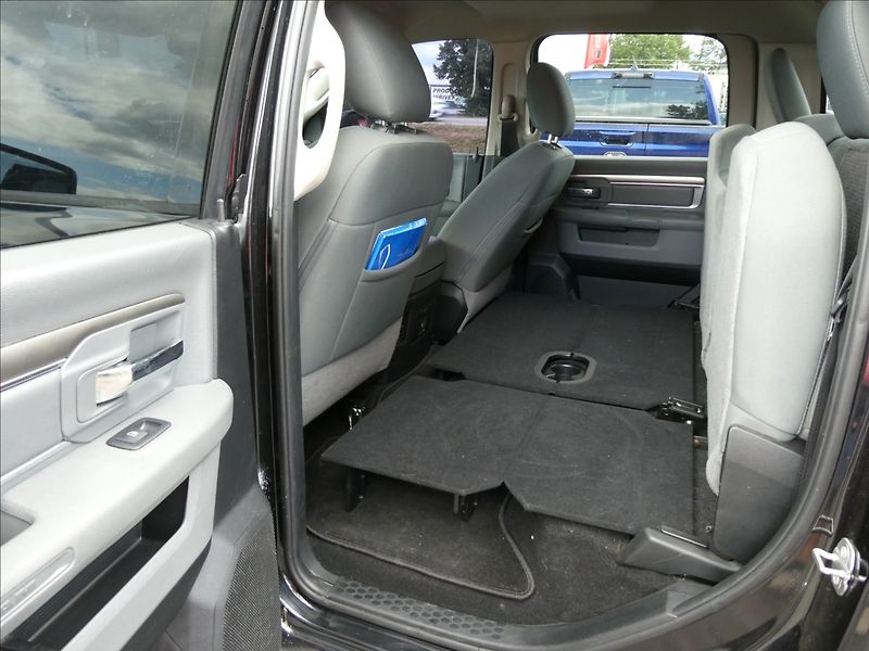 RAM 1500 5,7 HEMI Bighorn 295kW AT8 - fotka 14 z 35