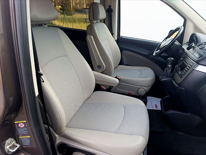 Mercedes-Benz Viano 3,0 CDi Automat SPANÍ 7míst - fotka 24 z 31