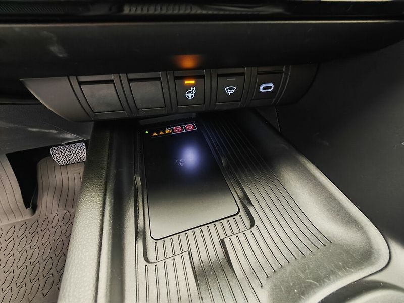Toyota C-HR 2.0 Hybrid 4x4 Executive - fotka 39 z 44