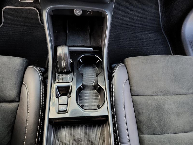 Volvo XC40 T4 PHEV R-design kůže,kůže - fotka 33 z 49
