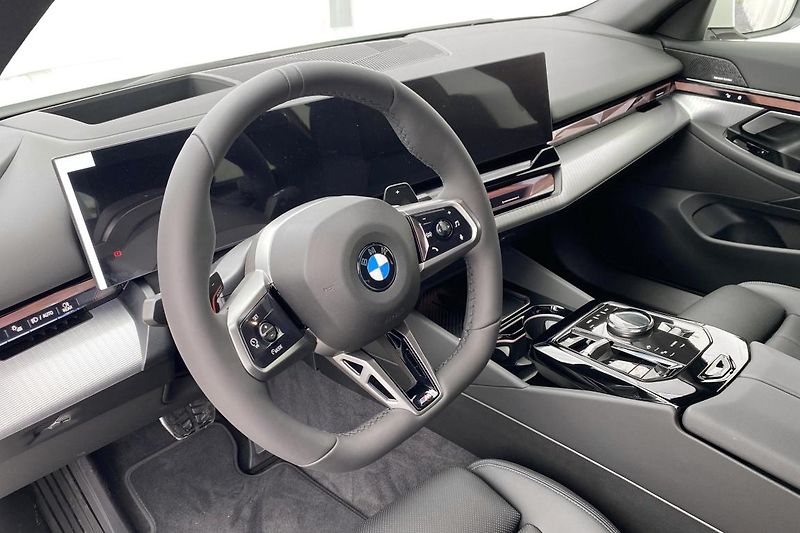 BMW Řada 5 540d xDrive Touring - fotka 3 z 10