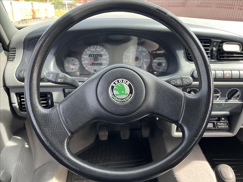 Škoda Felicia 1,3 MPi LXI ČR SERVIS 2x KOLA - fotka 15 z 31