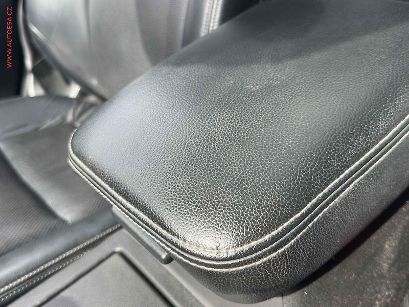 Honda CR-V (2014) 2.2 4x4, 2.maj,ČR, AT, STK7 - fotka 21 z 24