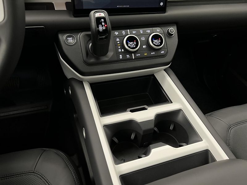 Land Rover Defender (2025) 110 D250 X-DYNAMIC SE AWD Aut - fotka 26 z 45
