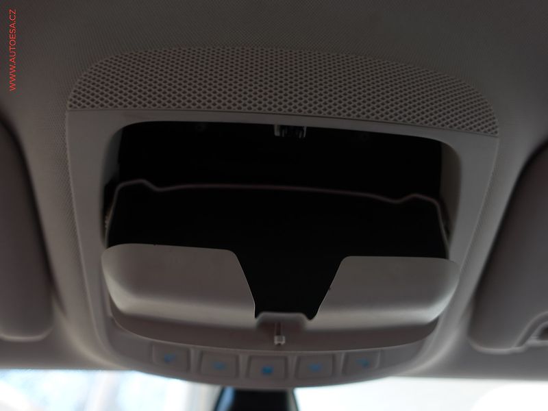 Ford Mondeo (2015) 2.0 TDCi, AT, xenon, park - fotka 23 z 24