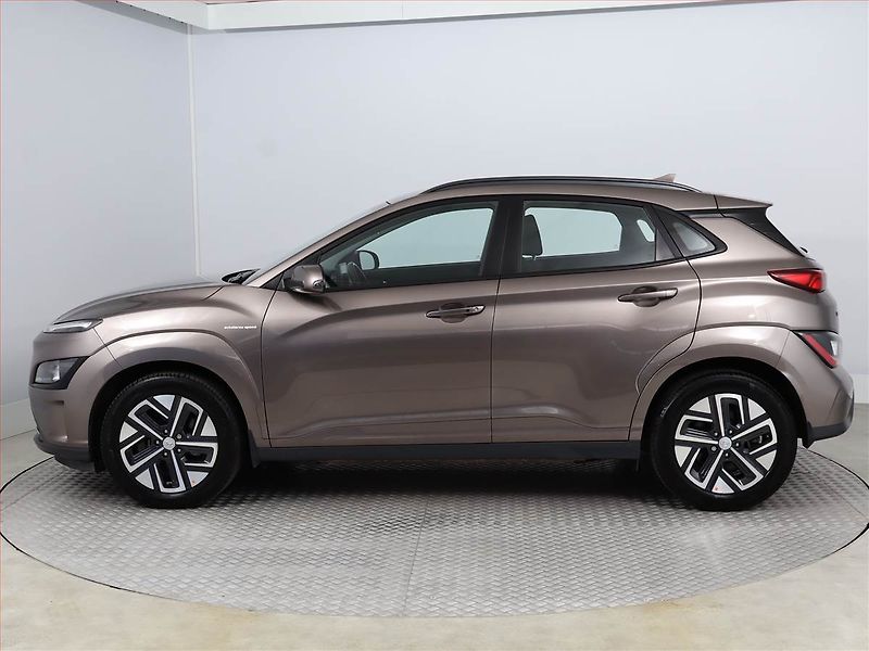 Hyundai Kona (2021) Smart Electric 39 kWh, SoH 92% - fotka 3 z 20