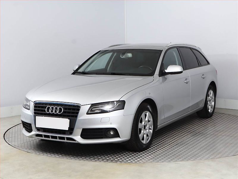 Audi A4 (2012) 2.0 TDI, Xenony, Tempomat - fotka 2 z 16