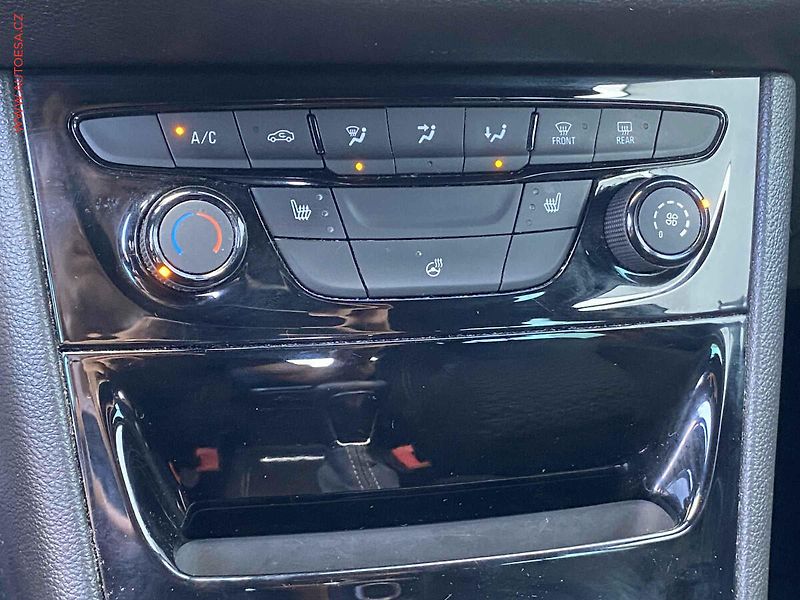 Opel Astra (2018) 1.6 CDTi SportsTourer - fotka 15 z 19