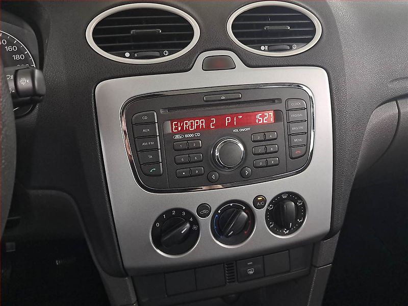 Ford Focus (2007) 1.6 16V, po STK, jezdí výborně - fotka 12 z 13