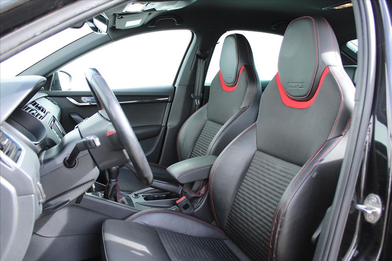 Škoda Octavia 2.0TSI 162kW RS BI-XENON ČR - fotka 9 z 26