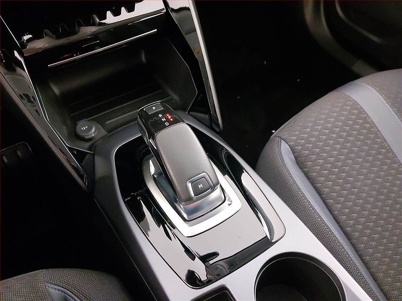 Peugeot 2008 (2020) 1.2 PureTech, Automat - fotka 19 z 21