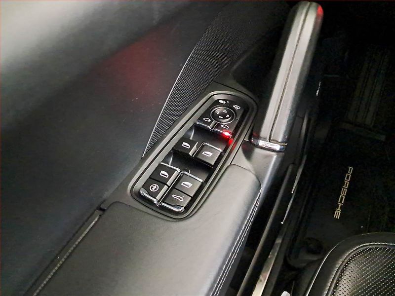 Porsche Cayenne (2010) Turbo - fotka 19 z 23