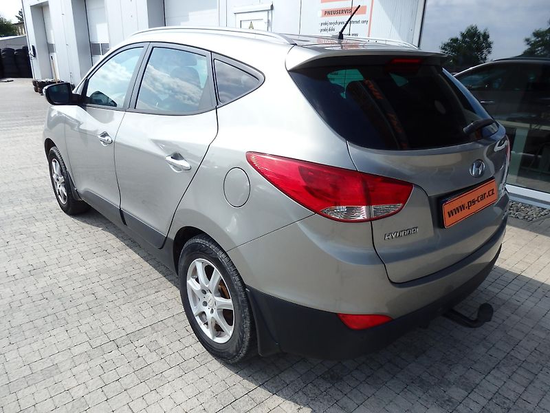Hyundai ix35 2.0 16V DIGI. KLIMA,4X4, ZÁVĚS - fotka 5 z 16