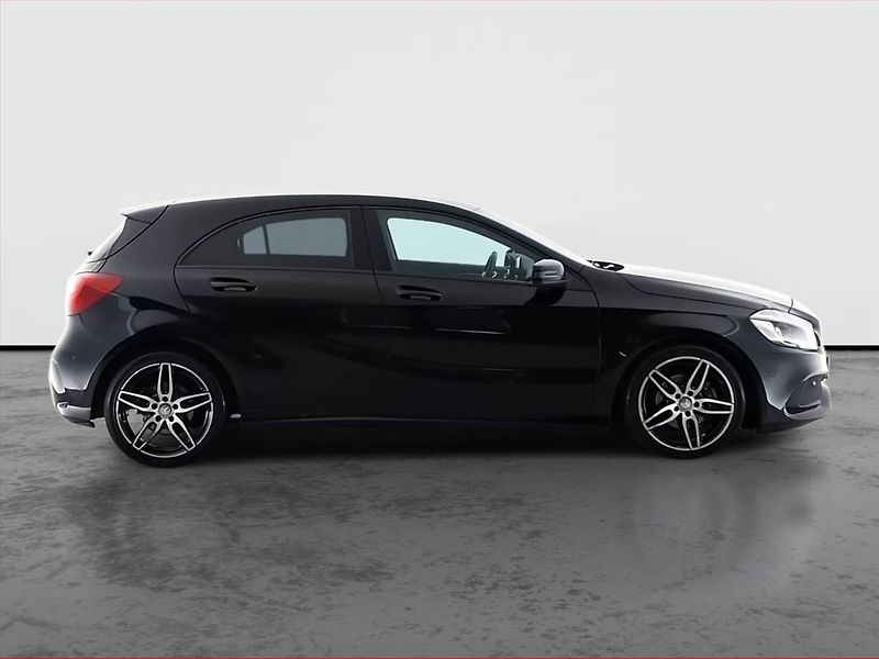 Mercedes-Benz Třídy A (2016) A 200, Kůže, Navi - fotka 6 z 19