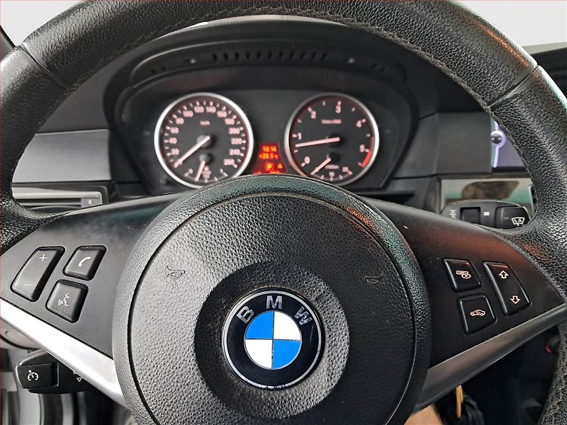 BMW Řada 5 (2010) 530d, Automat, Tažné - fotka 20 z 25
