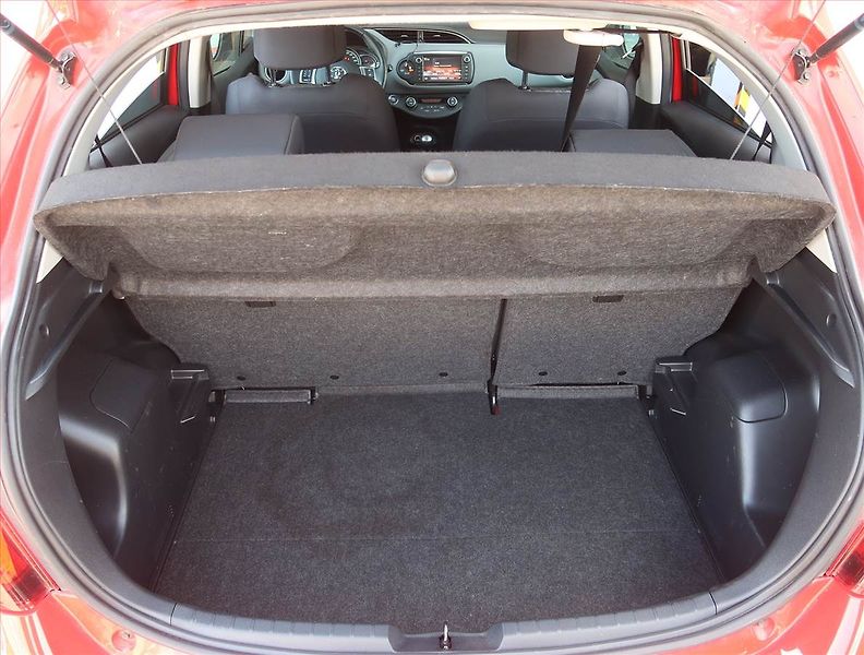 Toyota Yaris (2015) 1.33 Dual VVT-i, Serv.kniha - fotka 13 z 19