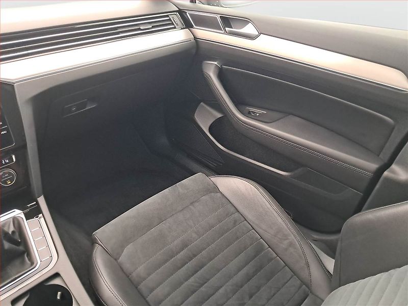 Volkswagen Passat (2019) R-Line 1.5 TSI - fotka 8 z 20