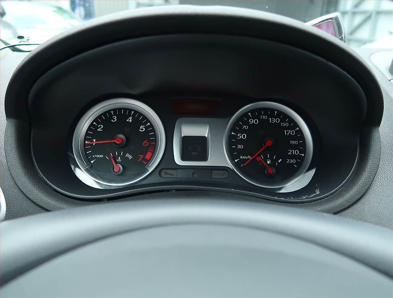 Renault Clio (2009) 1.2 16V , nová STK - fotka 11 z 15