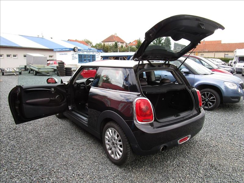 Mini Cooper 1.5D, automat, kůže - fotka 29 z 38
