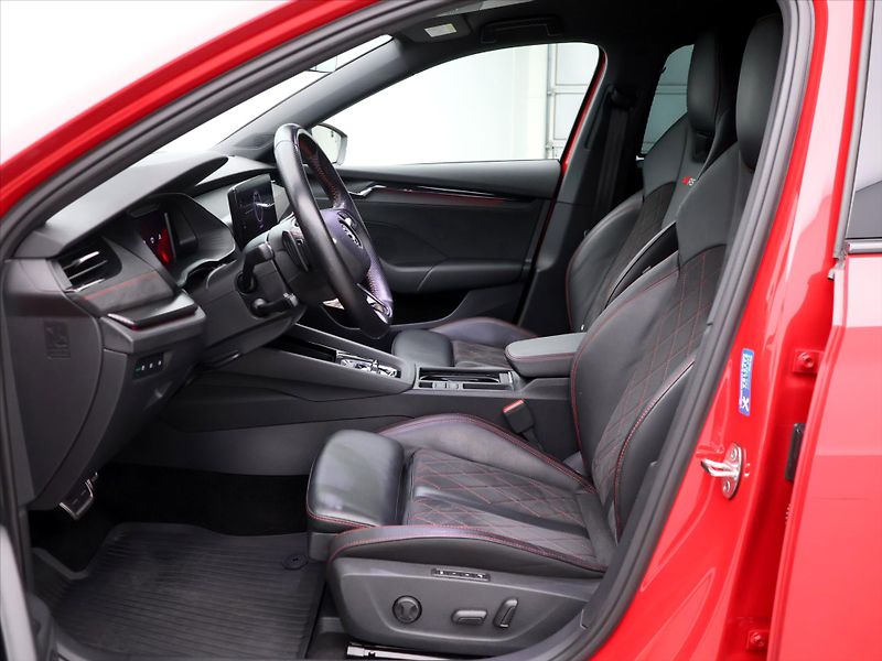 Škoda Octavia 2,0 TSI 180kW DSG CZ RS LED - fotka 11 z 31