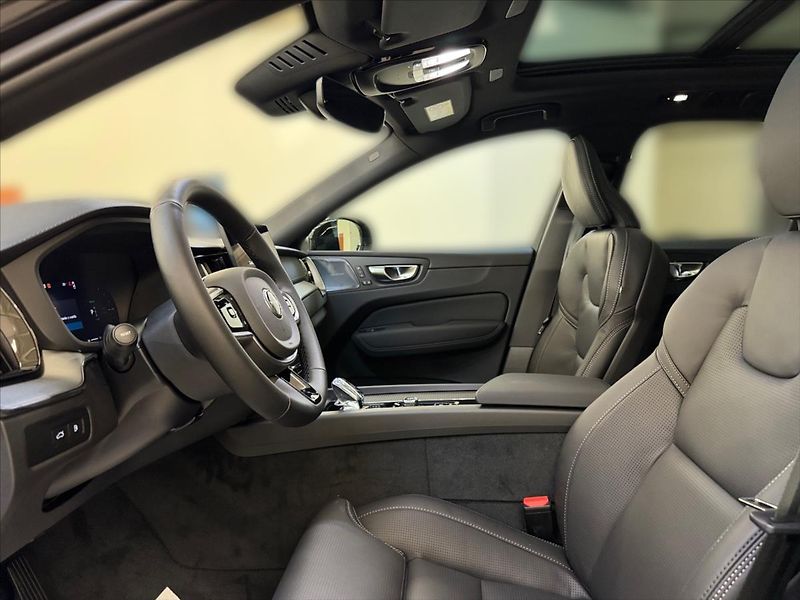 Volvo XC60 2,0  T8 Ultra Black Edition - fotka 7 z 16