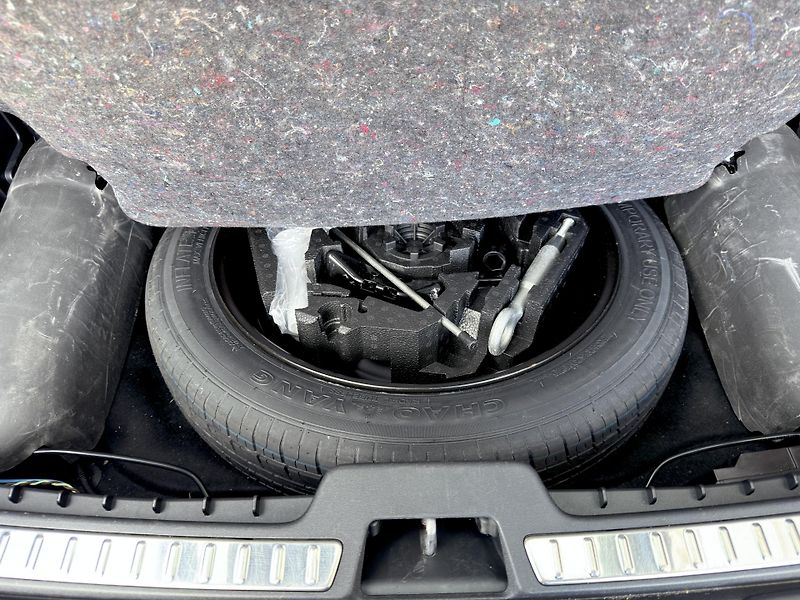 Volvo XC90 D5 AWD R-DESIGN PRO // VZDUCH  - fotka 19 z 60