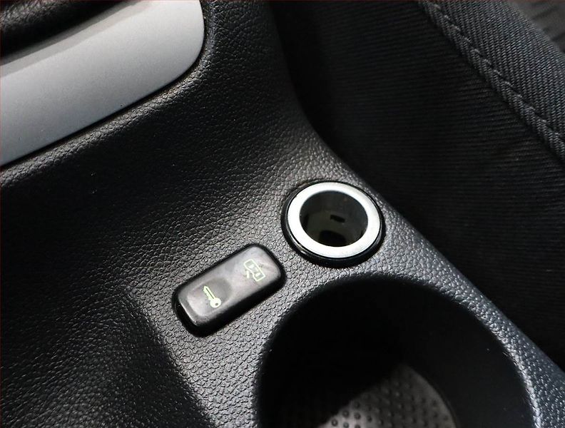 Škoda Octavia (2011) Ambiente 1.6 TDI, nová STK - fotka 16 z 18