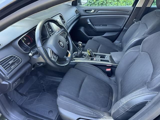Renault Mégane (2019) 1.3 TCe Limited, NOVÝ MOTOR! - fotka 13 z 35