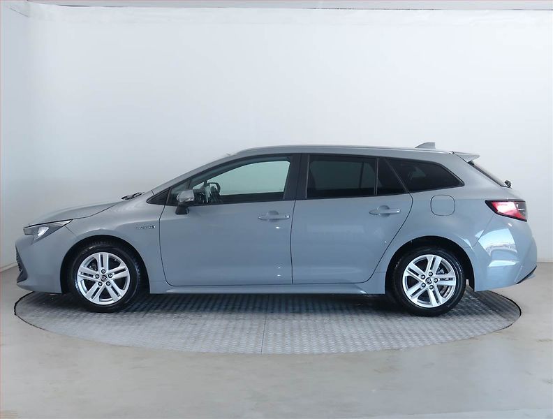 Toyota Corolla (2021) 1.8 Hybrid - fotka 3 z 20