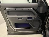 Land Rover Defender (2026) P635 OCTA BLACK AWD - náhled 30