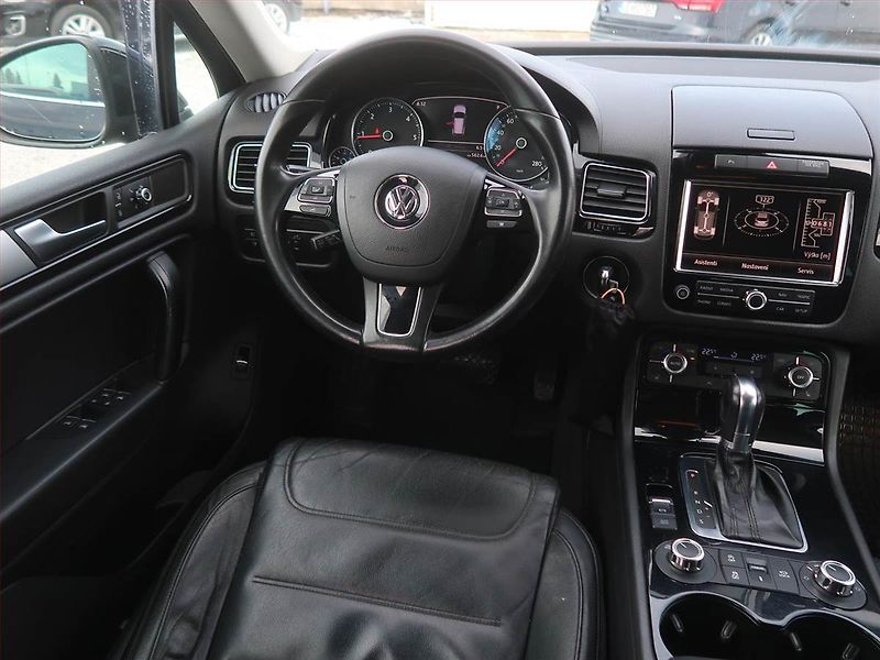 Volkswagen Touareg (2011) 3.0 TDI, 4X4, Automat - fotka 7 z 16
