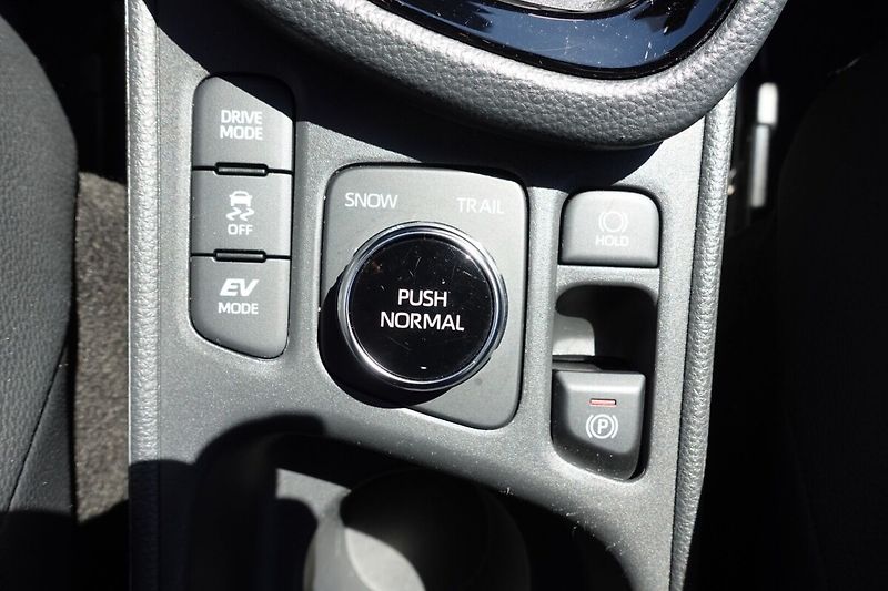 Toyota Yaris Cross 1,5 HEV Adventure 4x4 - fotka 21 z 34