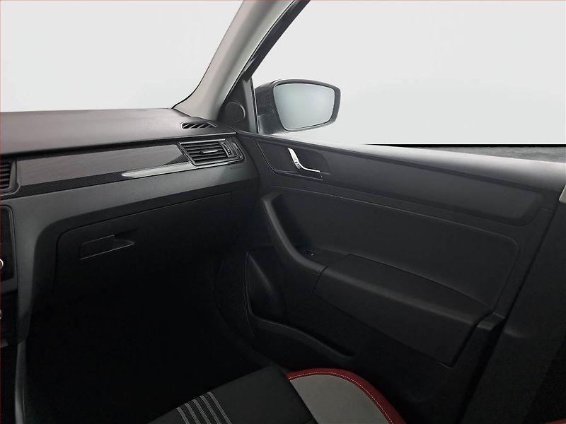 Škoda Rapid (2015) Spaceback 1.2 TSI, Xenony - fotka 8 z 15