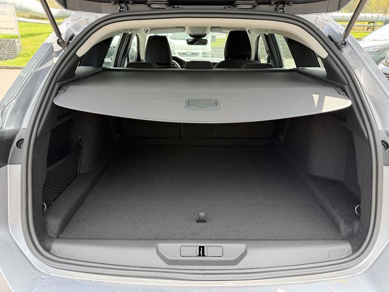 Peugeot 308 (2026) SW STYLE Hybrid 145 e-DCS6 - fotka 11 z 23